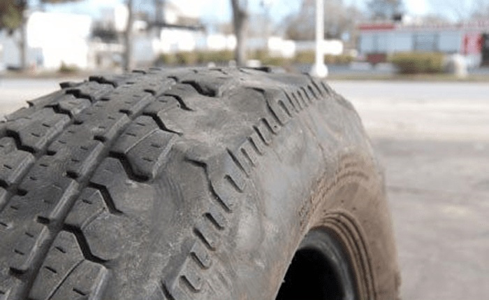 Lốp xe ô tô mòn hình chén, mòn cục bộ